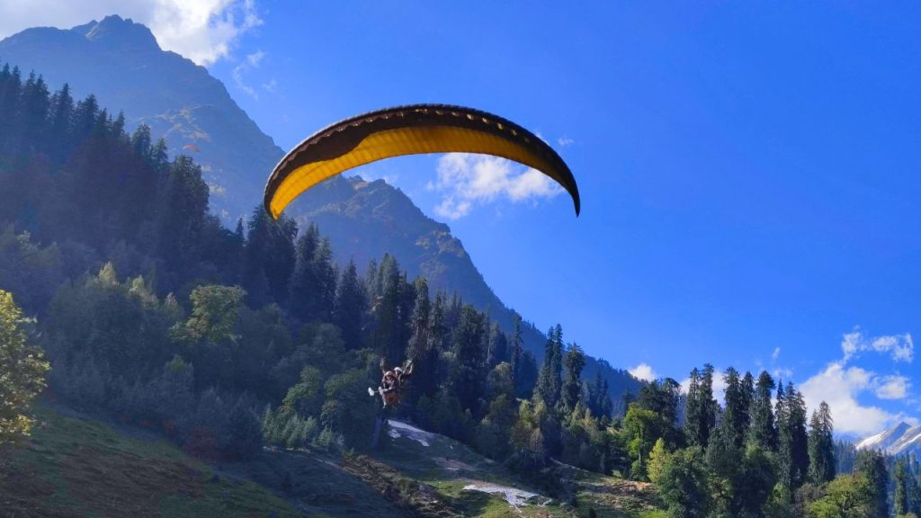 Paragliding in Manali