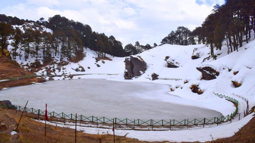 Frozen Serolsar Lake 