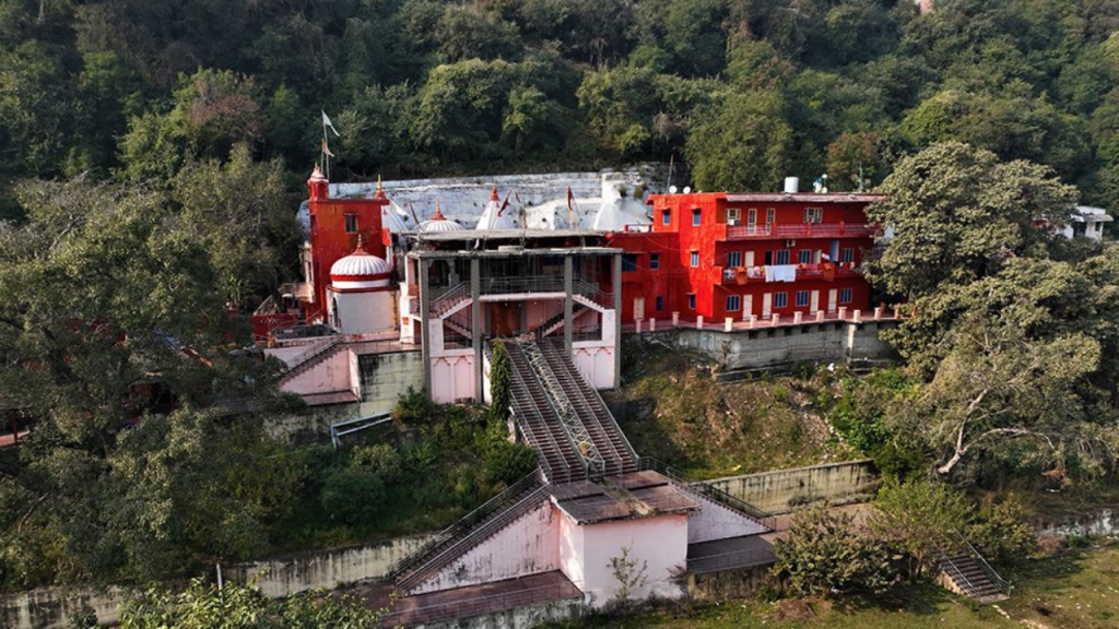 Peer Kho Cave, Temple