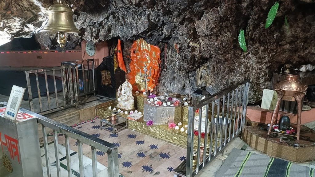 Luthru Mahadeva Cave